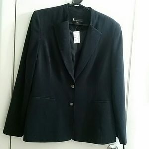 NWT LARRY LEVIN PANTSUIT